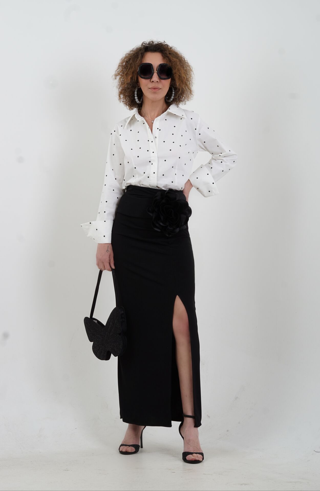 Siyah Çiçek Aksesuarlı Etek