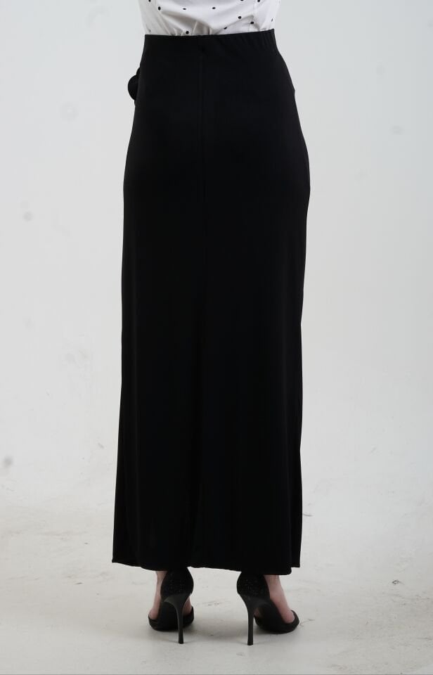 Siyah Çiçek Aksesuarlı Etek