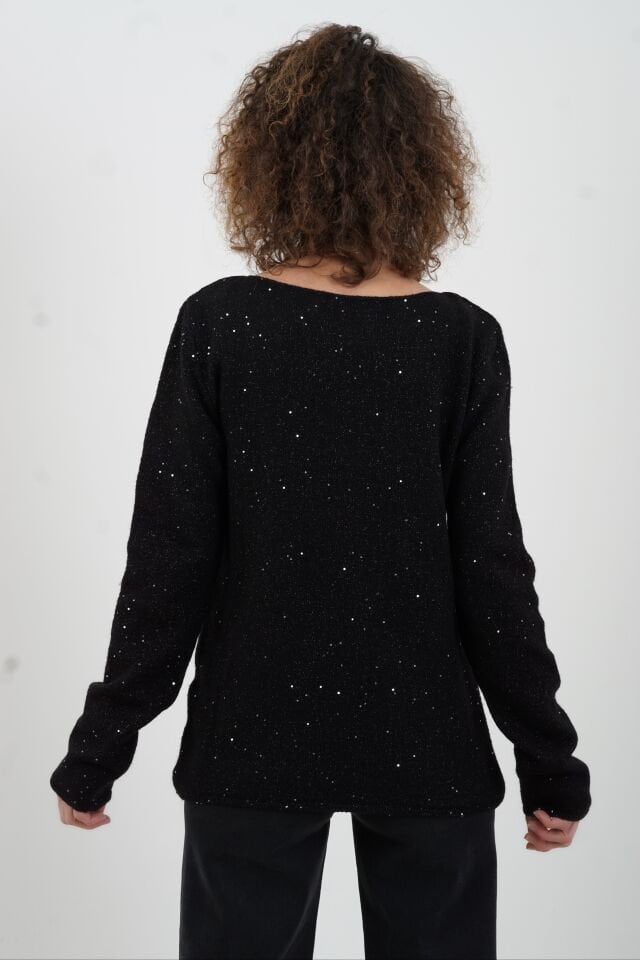 Siyah Kayık Yaka Pullu Simli Triko Kazak