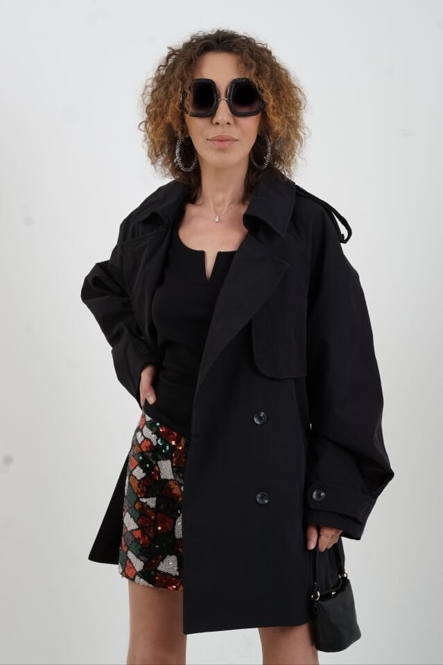 Siyah Kuşaklı Kısa Trençkot