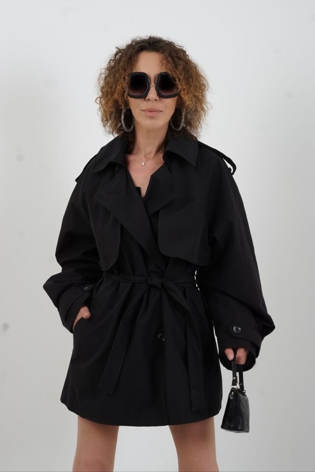 Siyah Kuşaklı Kısa Trençkot