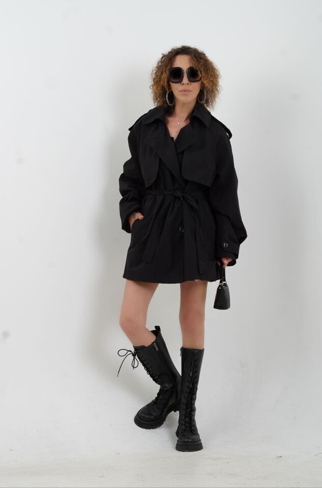 Siyah Kuşaklı Kısa Trençkot