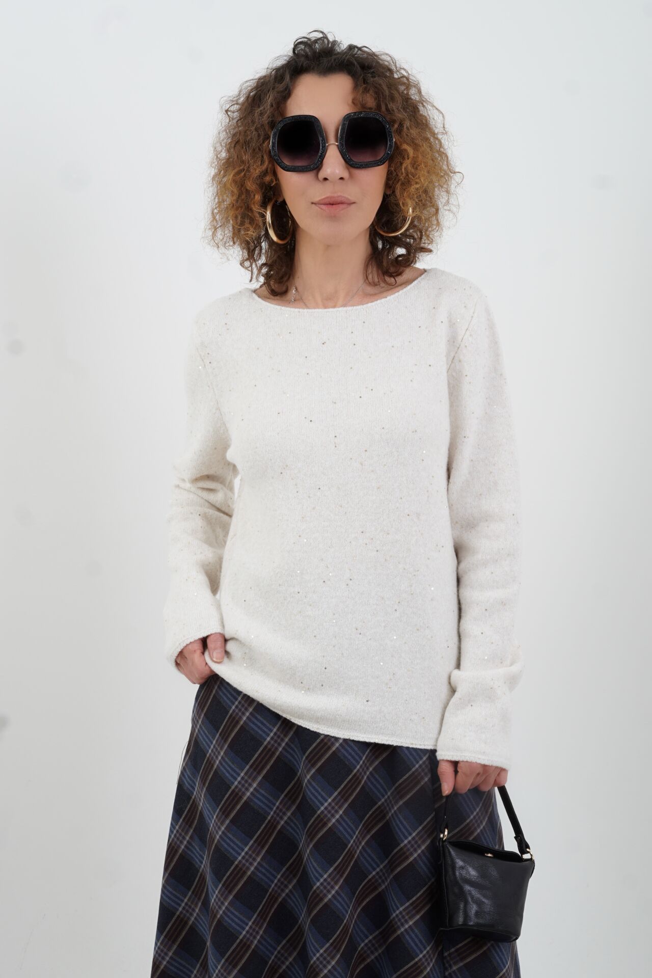 Krem Kayık Yaka Pullu Simli Triko Kazak