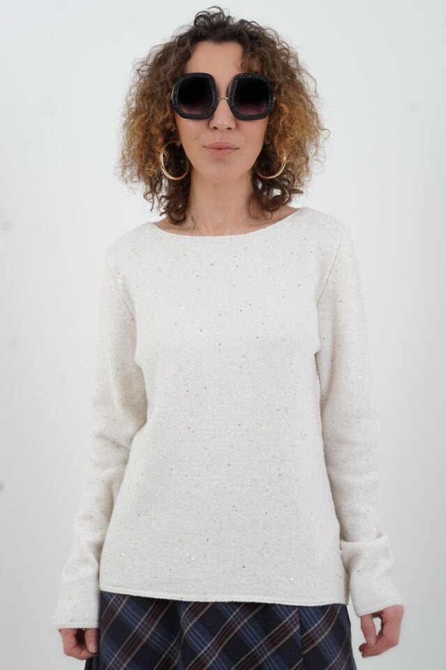 Krem Kayık Yaka Pullu Simli Triko Kazak