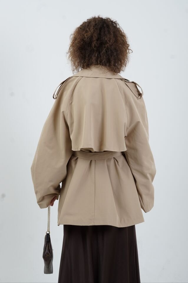 Bej Kuşaklı Kısa Trençkot