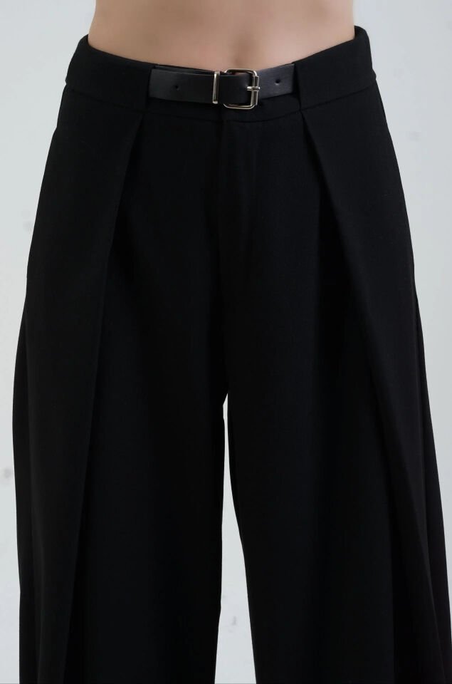 Siyah Pileli Geniş Paça Pantolon