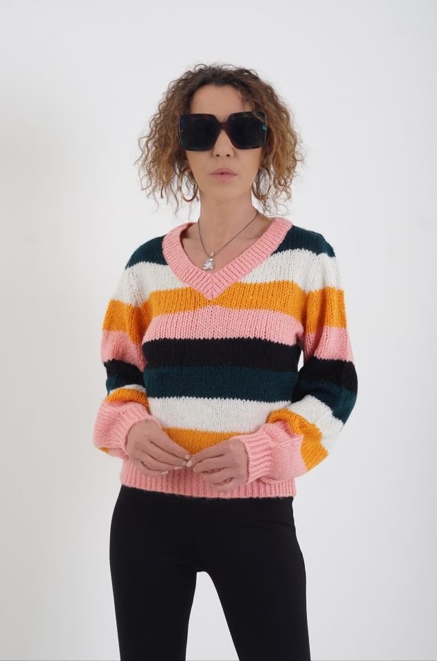 Pinky V Yaka Çizgili Kazak