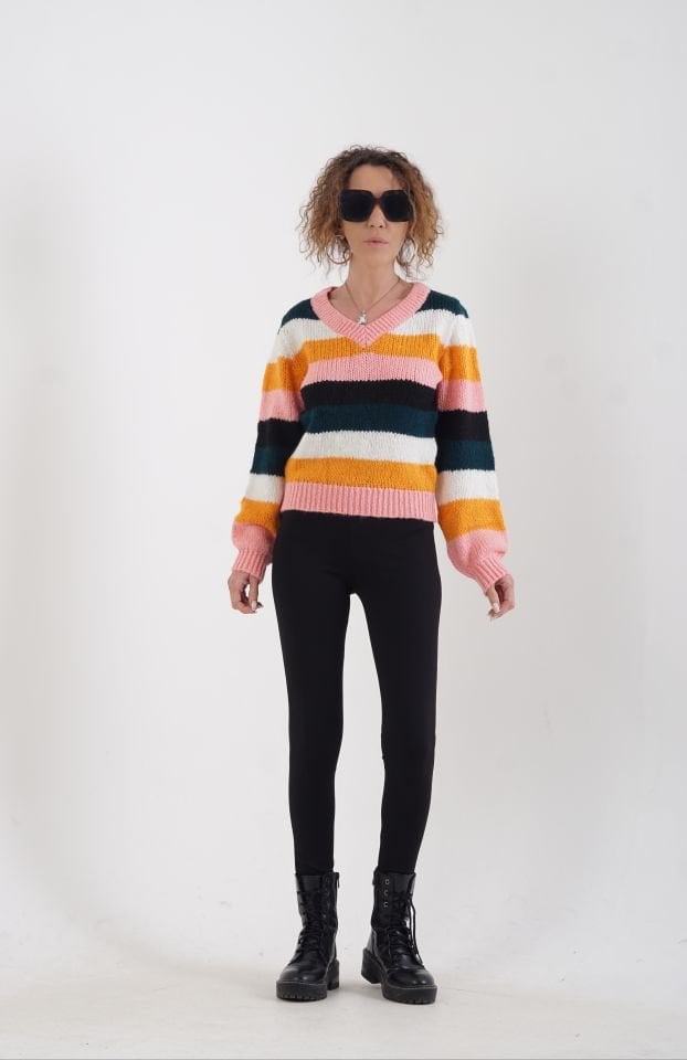 Pinky V Yaka Çizgili Kazak