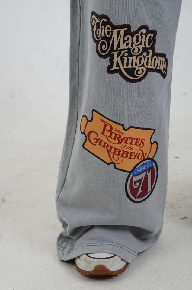 Gri Yıkama Efektli Karakter Baskılı Eşofman Pantolon