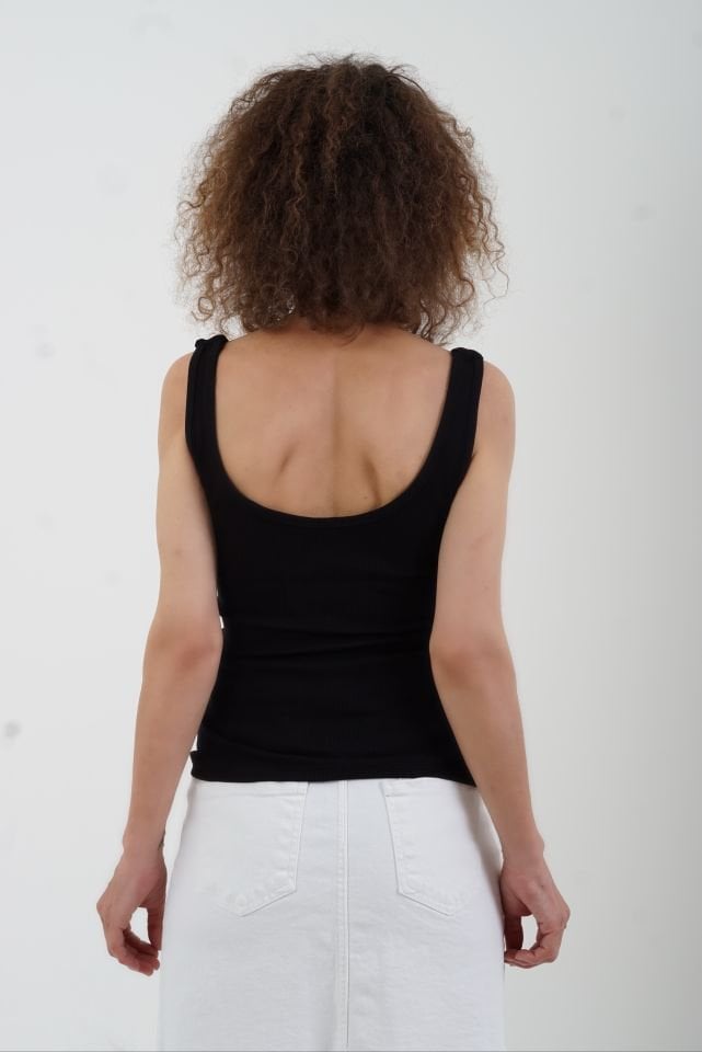 Siyah V Demirli Atlet