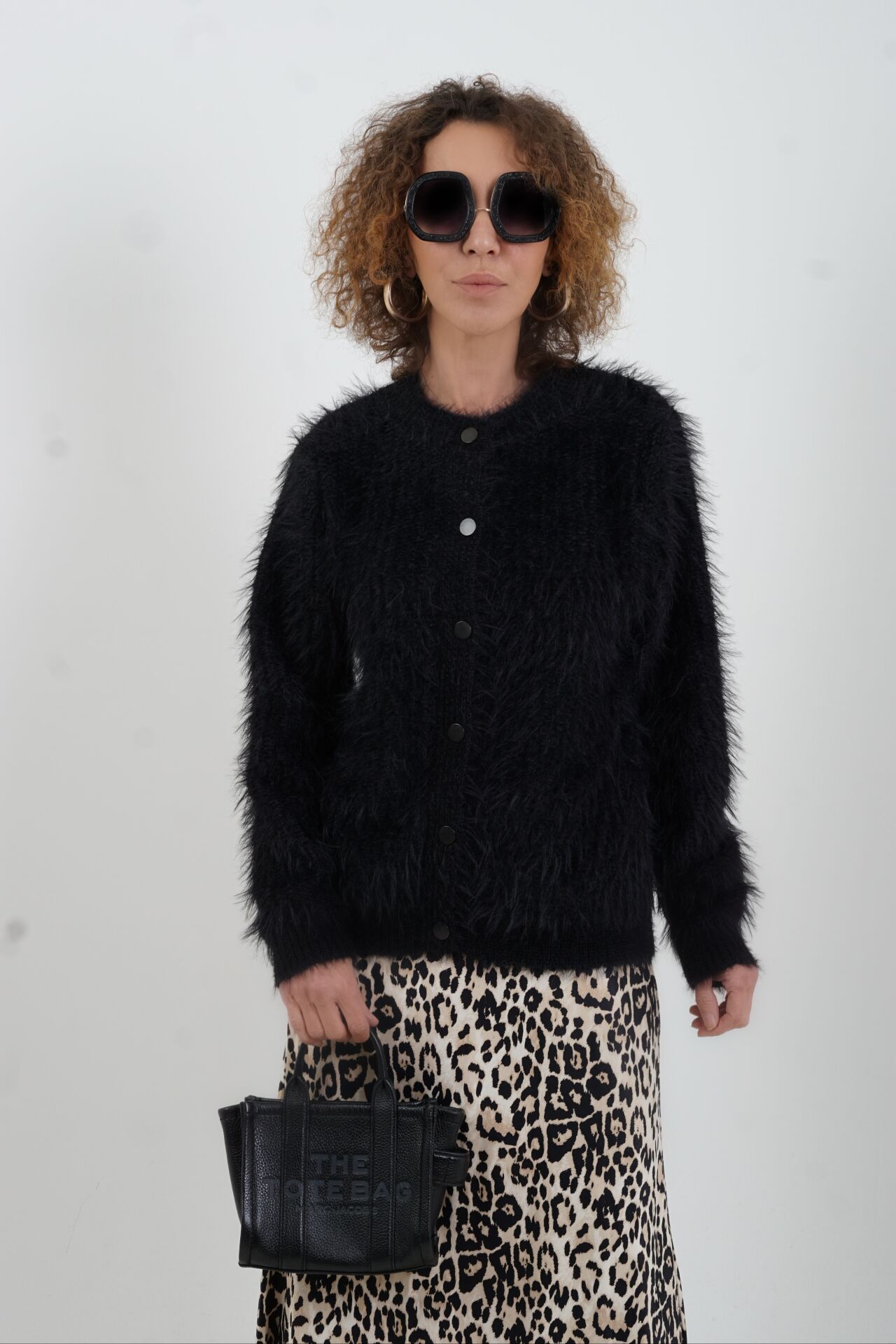 Siyah Sakallı Düğmeli Hırka