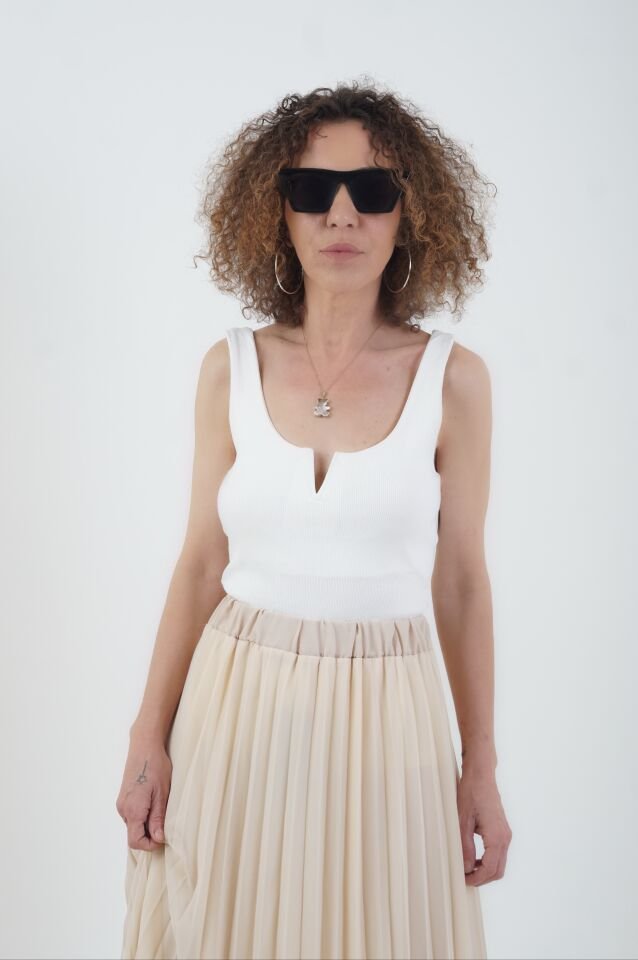 Ekru V Demirli Atlet