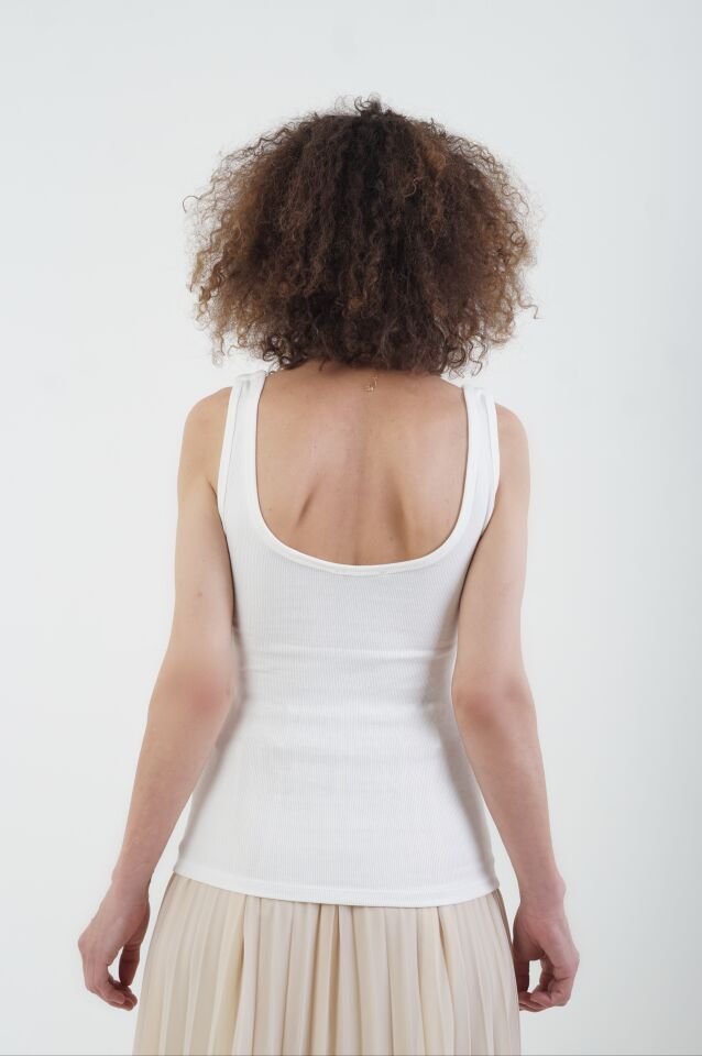 Ekru V Demirli Atlet