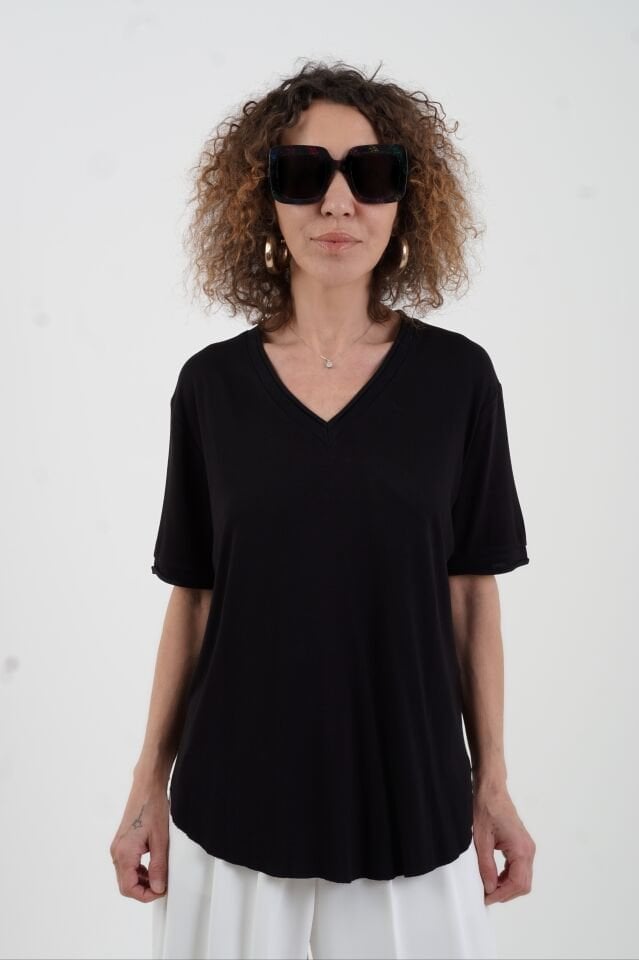 Siyah Yaka Ve Kol Ucu Triko Detaylı Modal Tshirt