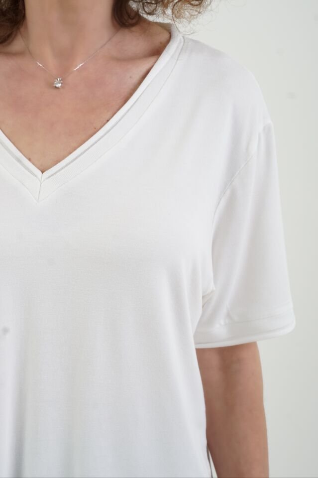 Ekru Yaka Ve Kol Ucu Triko Detaylı Modal Tshirt