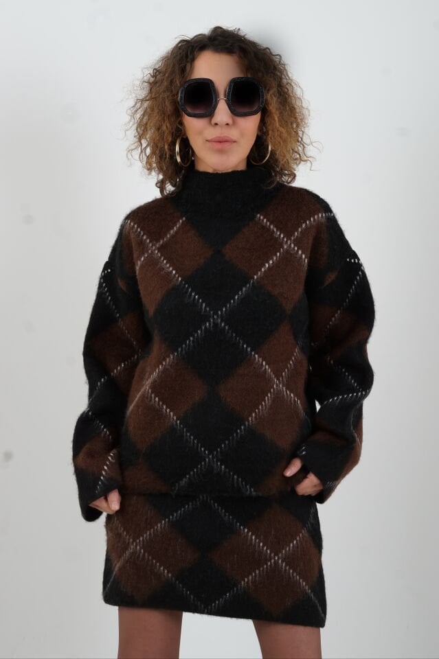 Kahve Baklava Desen Kazak Etek Triko Takım