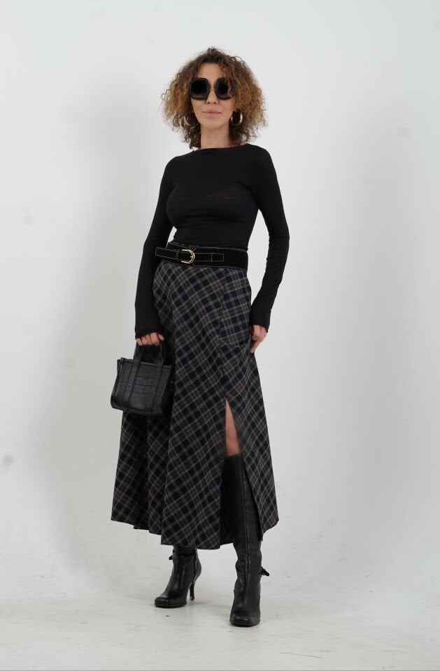 Siyah Kayık Yaka Modal Kaşmir Bluz