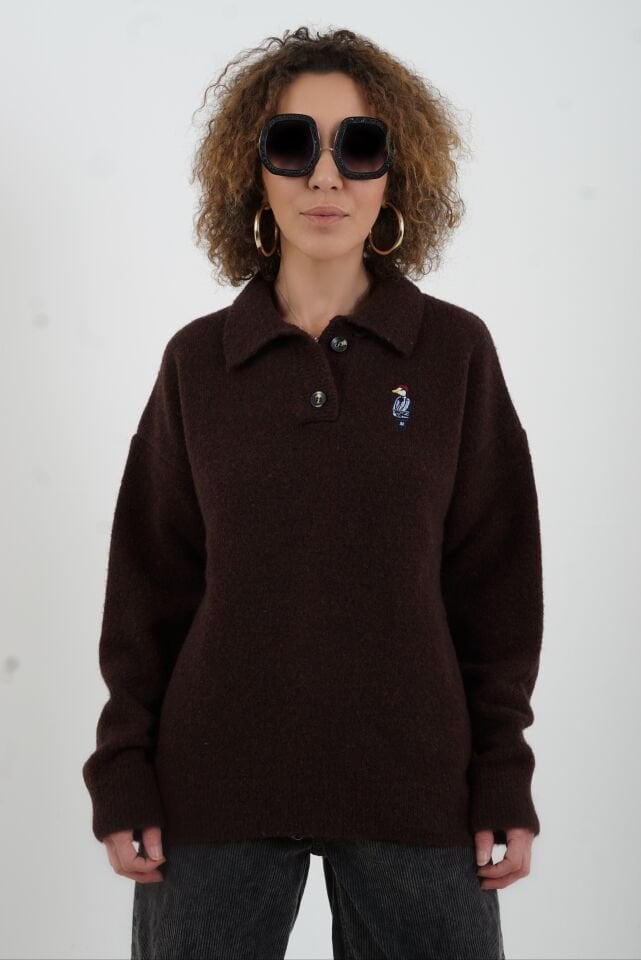 Kahve Polo Yaka Nakışlı Kazak