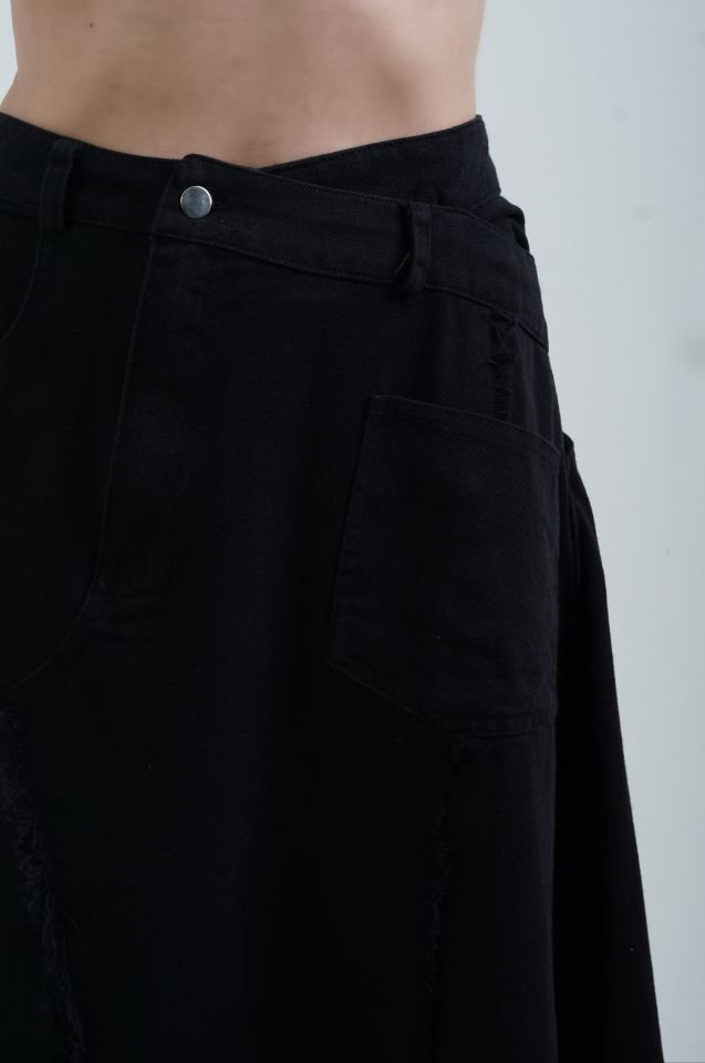 Siyah Bel Detaylı Evaze Gabardin Etek