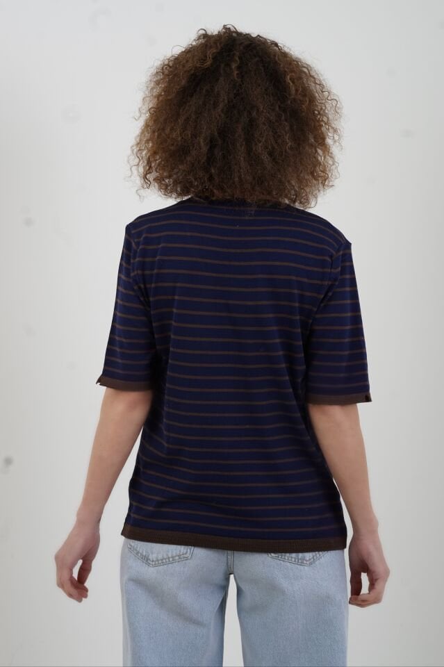 Kahve Lacivert V Yaka İnce Çizgili Kısa Kol Kazak