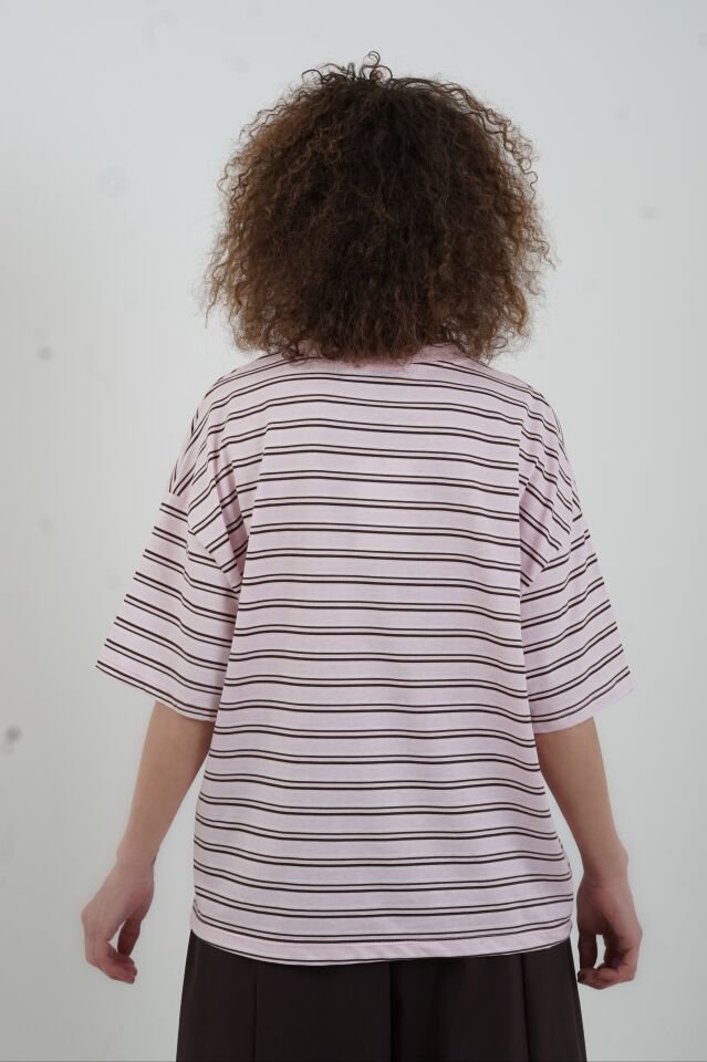 Pembe O Yaka Çizgili Tshirt