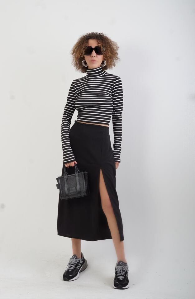 Siyah Derin Yırtmaçlı Etek