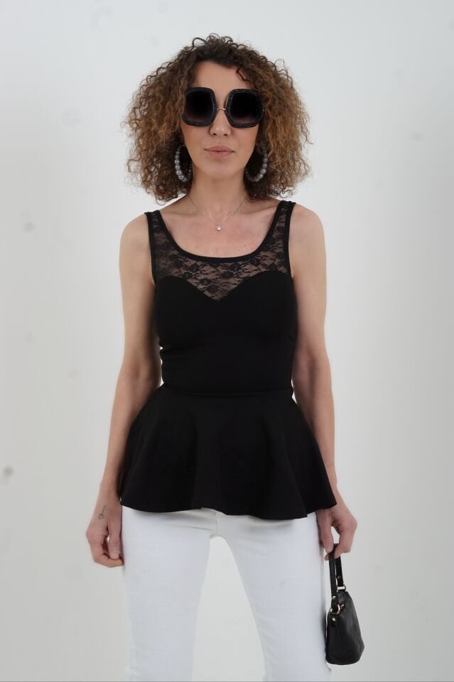 Dantel Detaylı Kalın Askılı Peplum Bluz