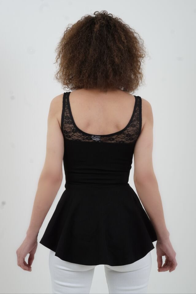 Dantel Detaylı Kalın Askılı Peplum Bluz