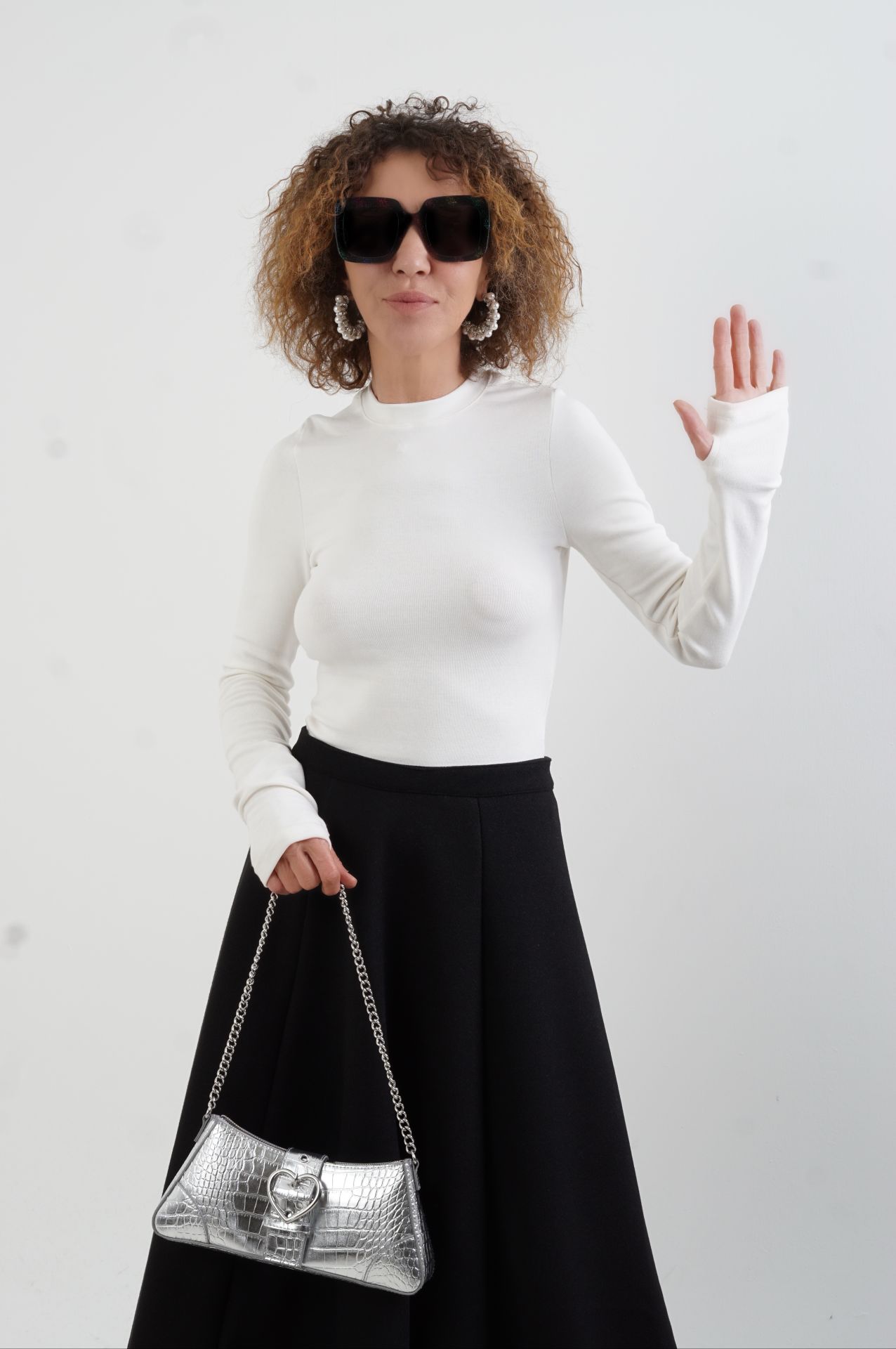 Ekru O Yaka Parmak Detaylı Bluz