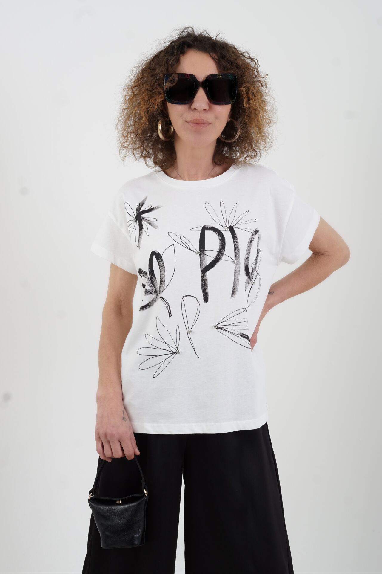 Ekru Taşlı Çiçek Baskılı Tshirt