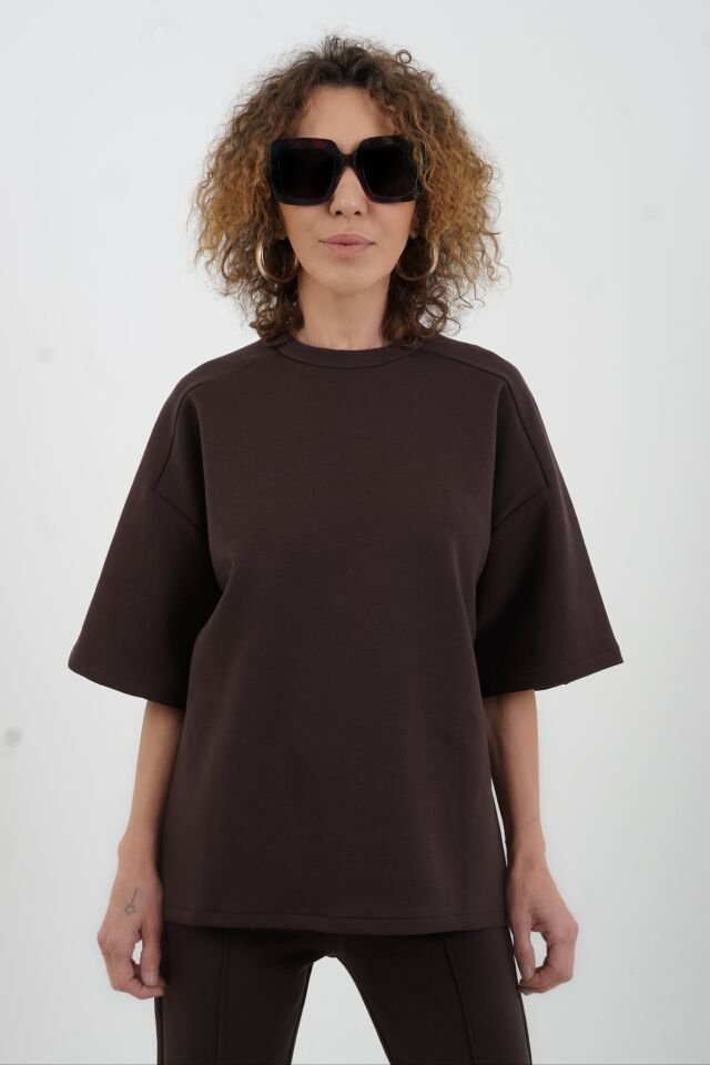 Kahve Kısa Kollu Oversize Tshirt Dikiş Detaylı Pantolon Takım