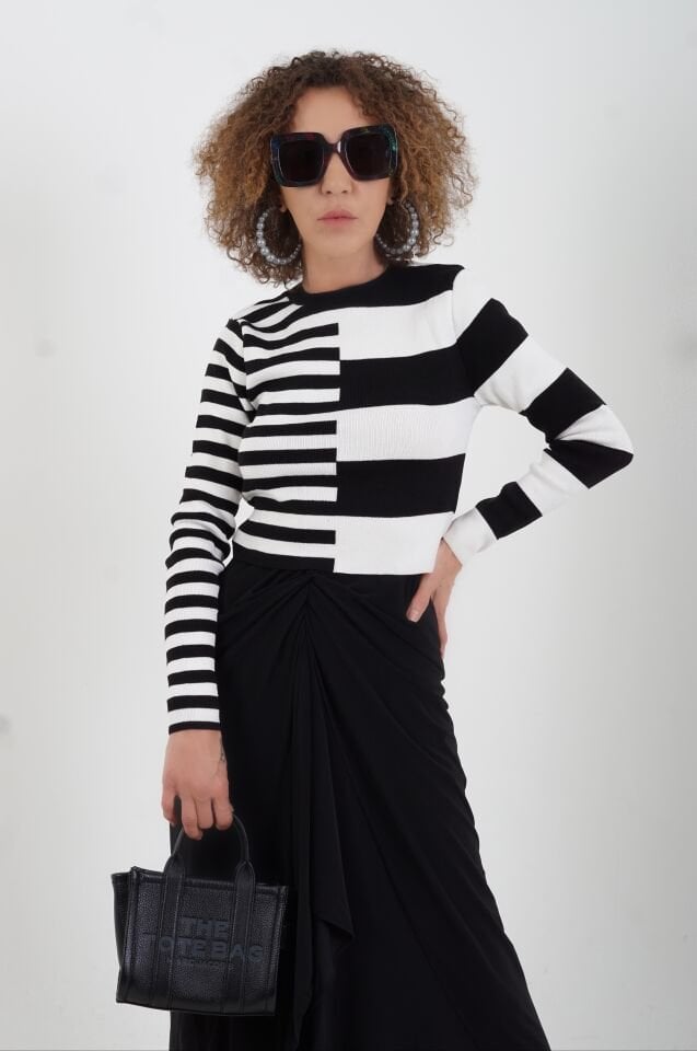 Siyah Mix Çizgili Crop Kazak