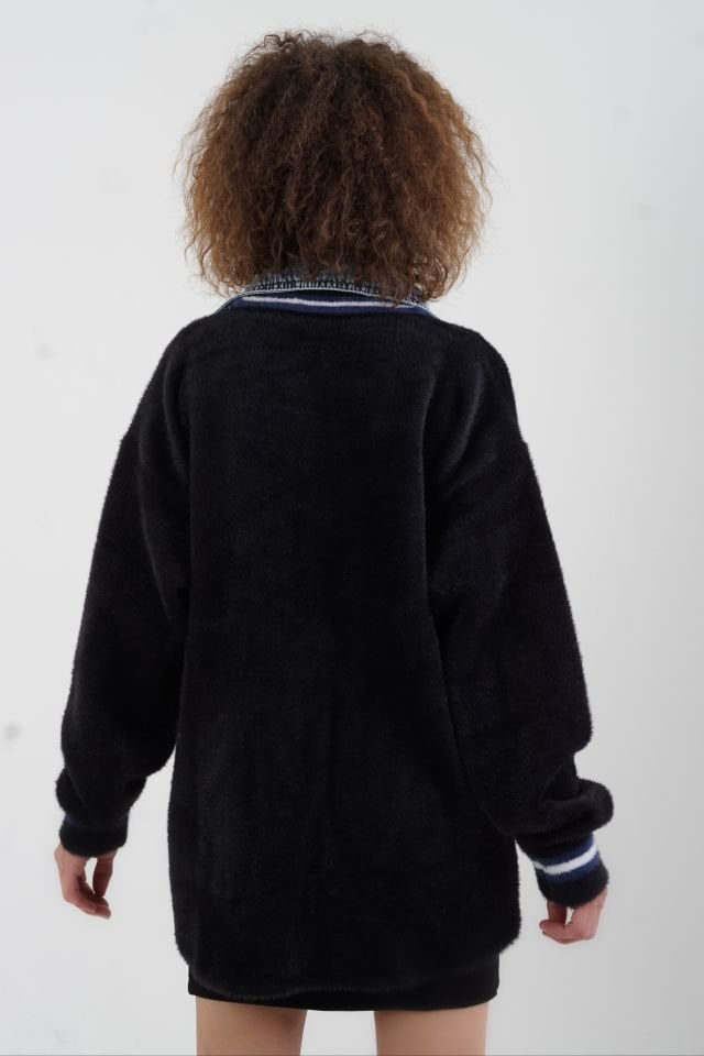 Siyah Denim Detaylı Yumoş Triko Ceket