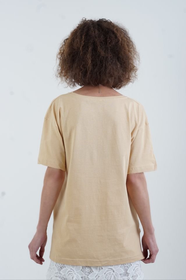Mina V Yaka Tshirt