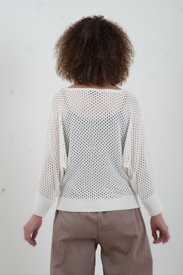 Ekru Kayık Yaka Delikli Triko