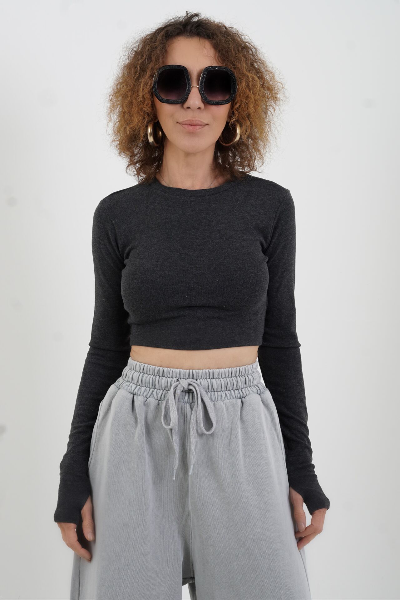 Antrasit Parmak Detaylı Crop Bluz