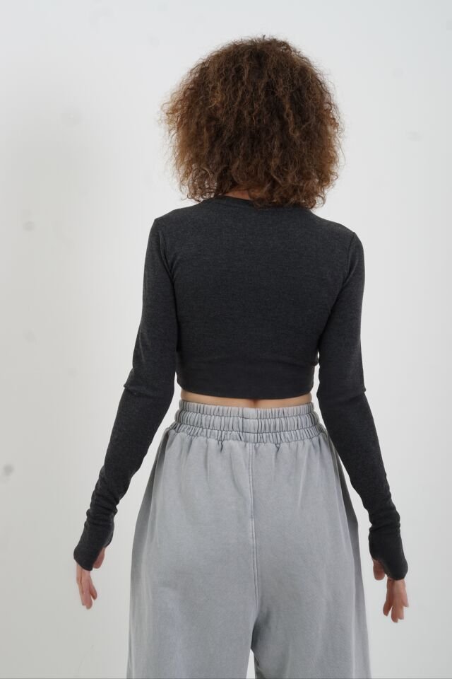 Antrasit Parmak Detaylı Crop Bluz
