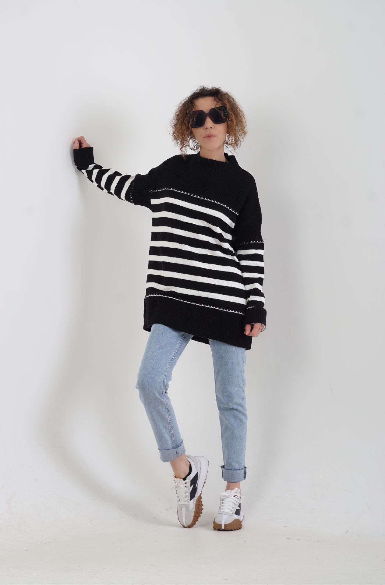 Siyah Çizgili O Yaka Oversize Kazak