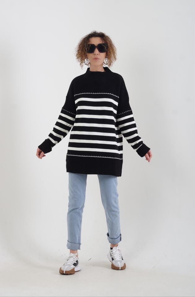Siyah Çizgili O Yaka Oversize Kazak