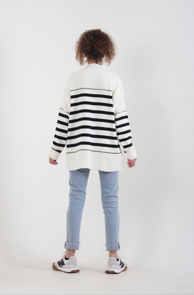 Ekru Çizgili O Yaka Oversize Kazak