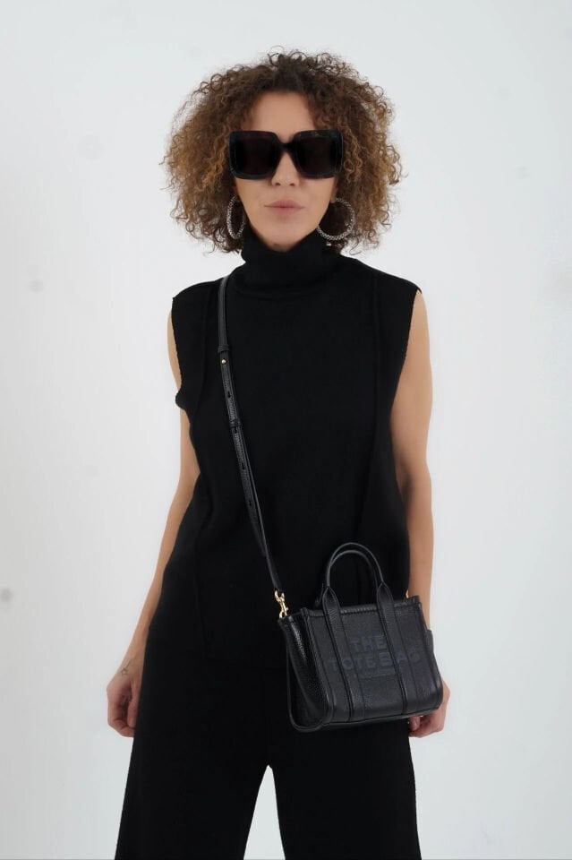 Siyah Triko Görünümlü Örme Kolsuz Bluz