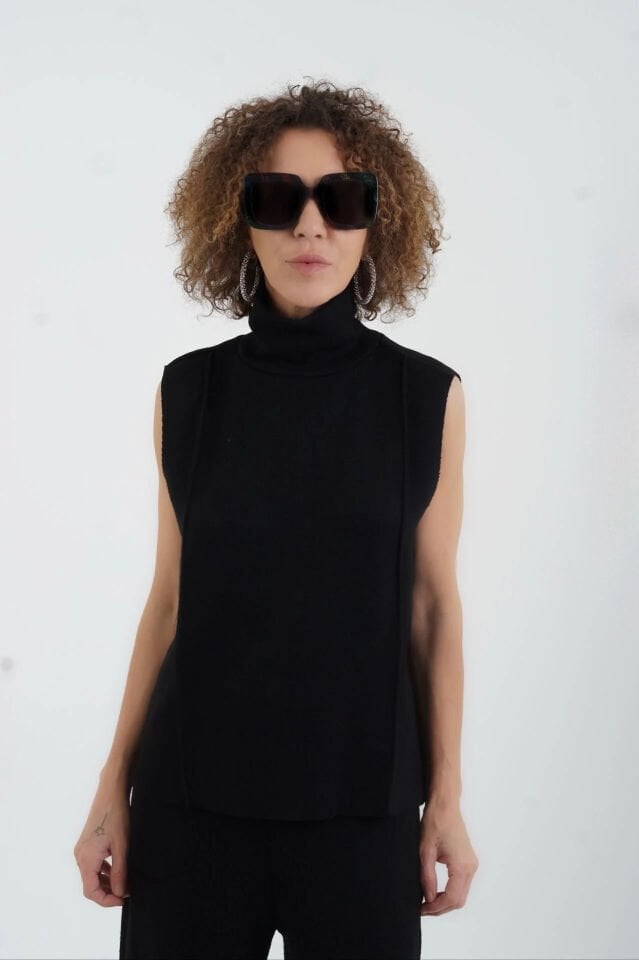 Siyah Triko Görünümlü Örme Kolsuz Bluz