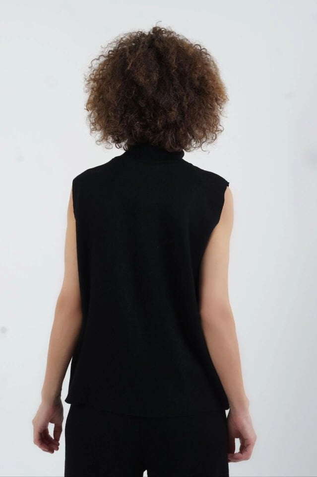 Siyah Triko Görünümlü Örme Kolsuz Bluz