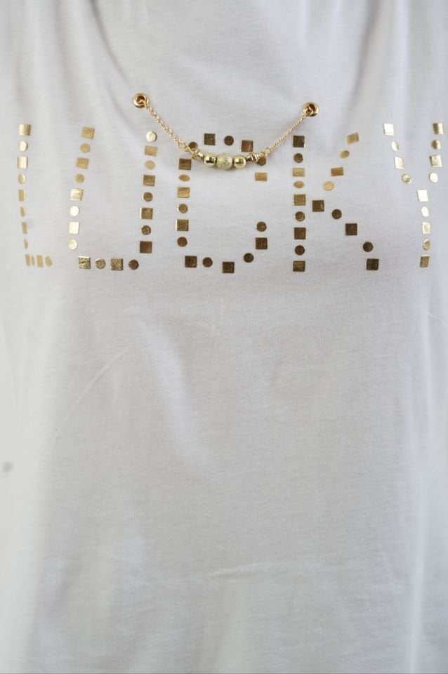 Gold Lucky Baskılı Aksesuar Detaylı Tshirt