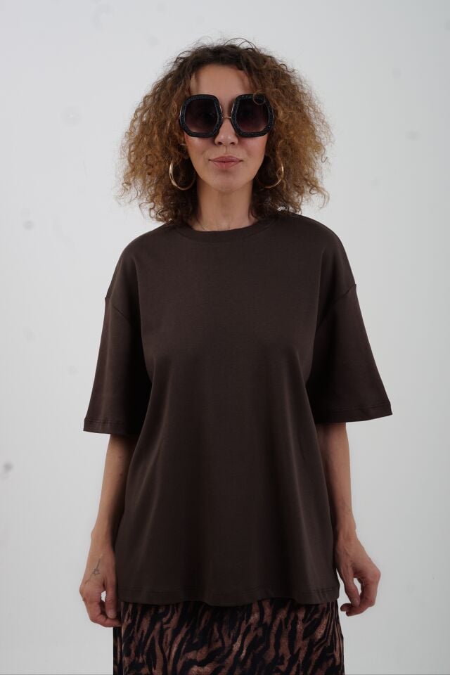 Kahve Arkası Kelebek Nakışlı Tshirt