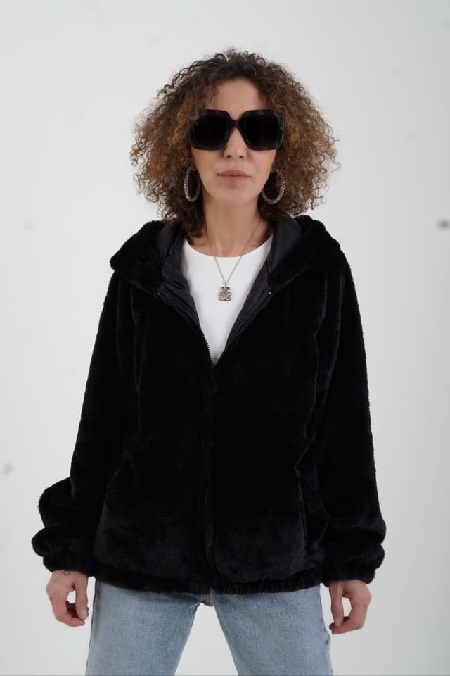 Siyah Kapüşonlu Suni Kürk Mont