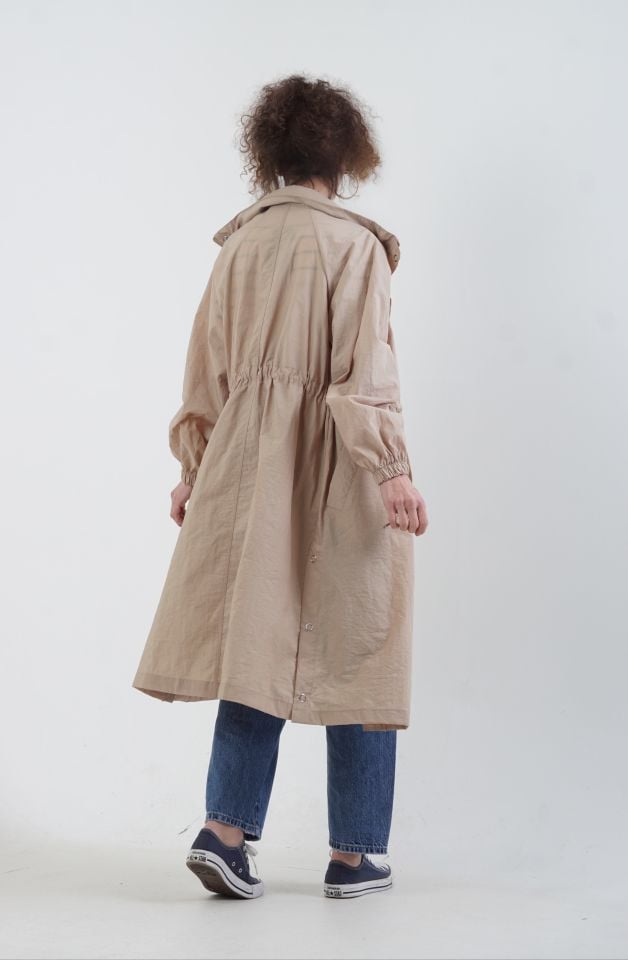 Bej Kapüşonlu Yağmurluk