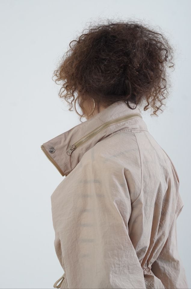 Bej Kapüşonlu Yağmurluk