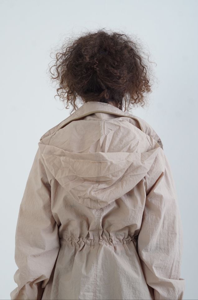 Bej Kapüşonlu Yağmurluk