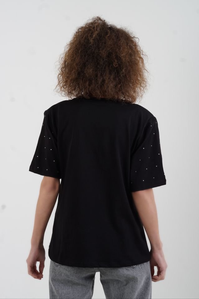 Siyah V Yaka Taşlı Vatkalı Tshirt
